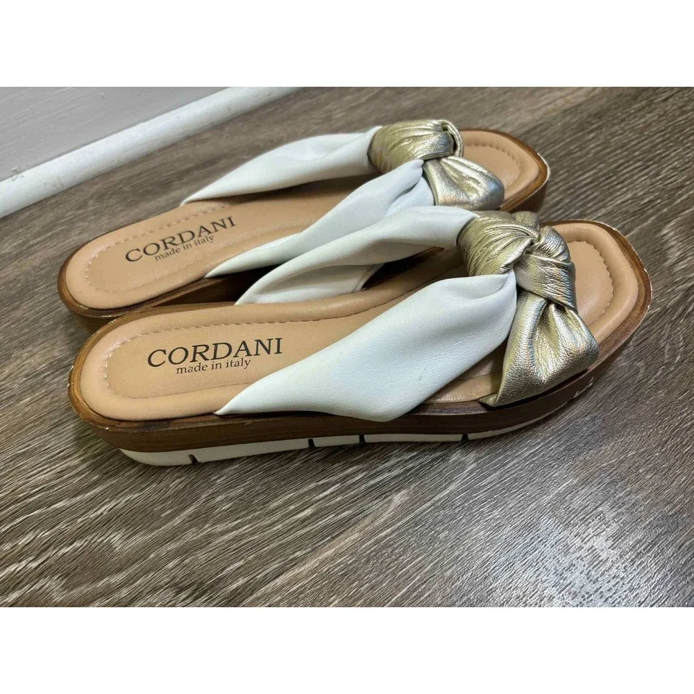 Cordani‎ Italy Leather Knot Slide Sandals Women's White Gold Metallic Size 38